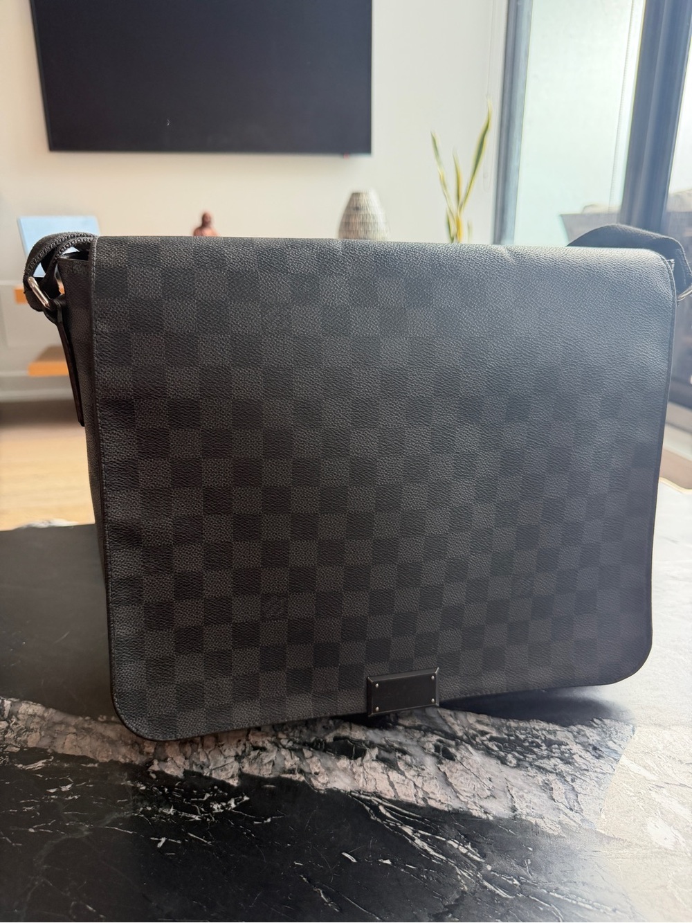 Louis Vuitton Black/Grey Damier Canvas Messenger Bag - Picture 2 of 12
